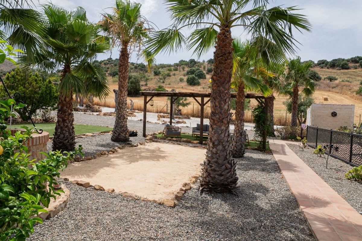 3 bedroom Villa for sale in Alora with pool garage - € 525,000 (Ref: 9929978)