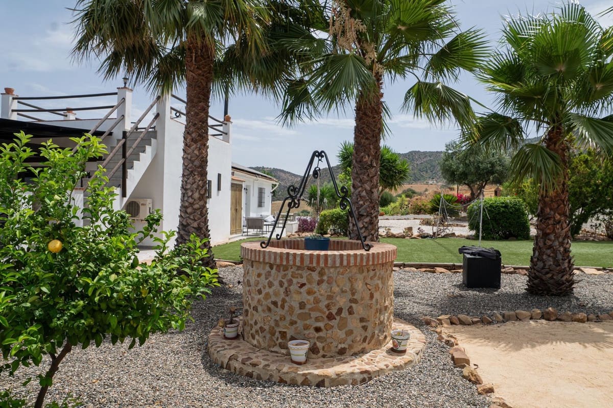 3 bedroom Villa for sale in Alora with pool garage - € 525,000 (Ref: 9929978)