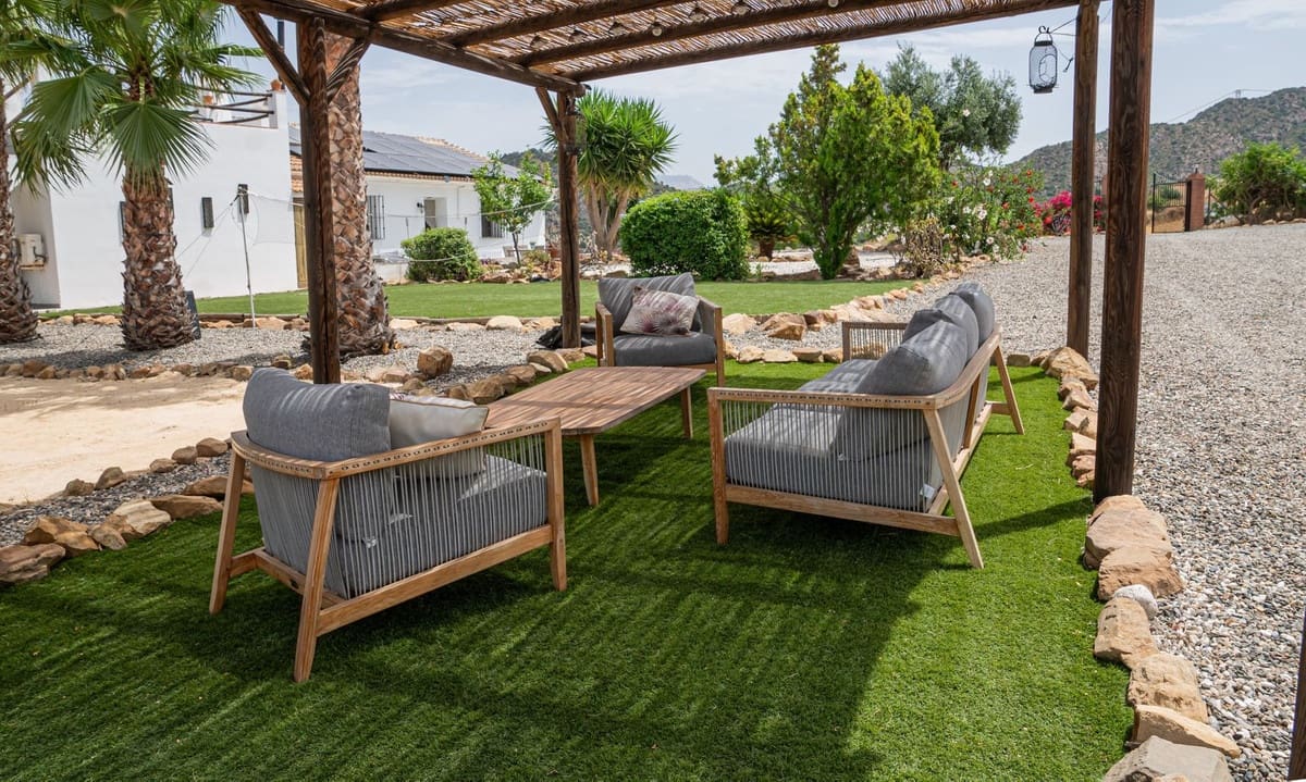 3 bedroom Villa for sale in Alora with pool garage - € 525,000 (Ref: 9929978)