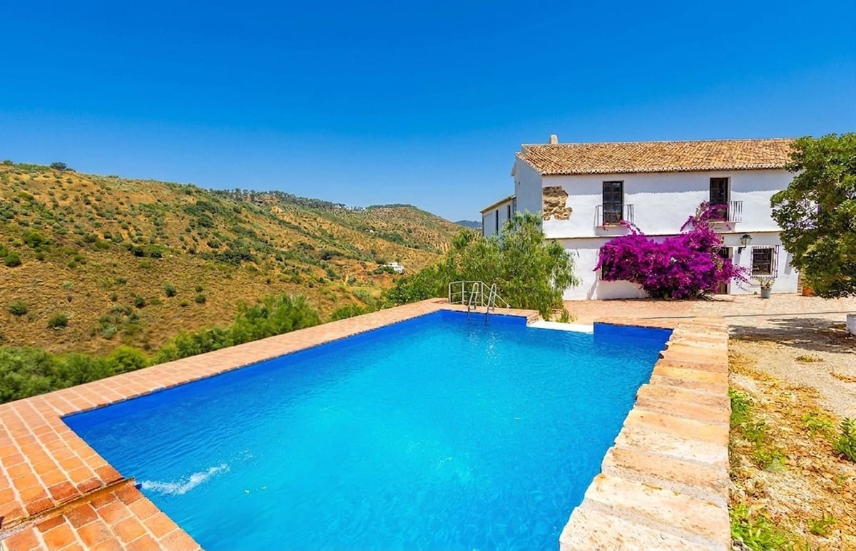 Finca/Casa Rural de 8 habitaciones en Colmenar en venta con piscina garaje - 1.195.000 € (Ref: 9937214)