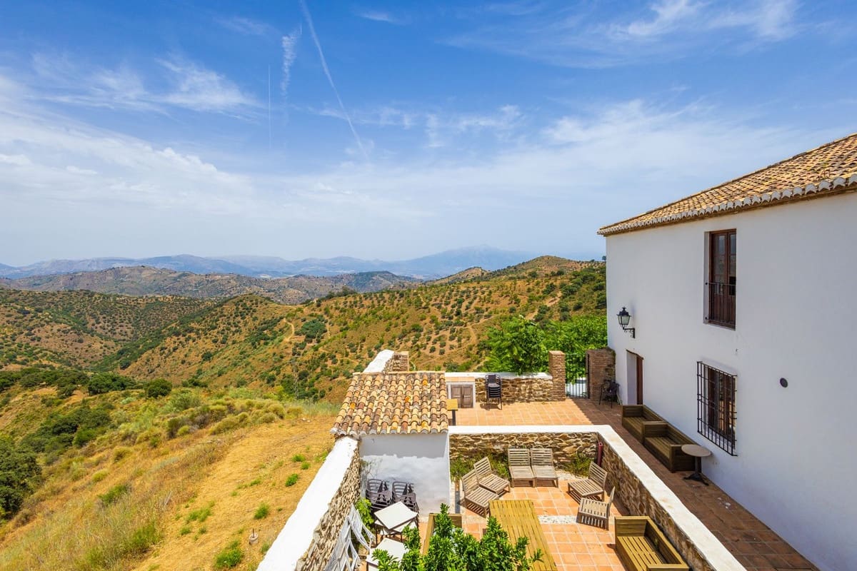 Finca/Casa Rural de 8 habitaciones en Colmenar en venta con piscina garaje - 1.195.000 € (Ref: 9937214)