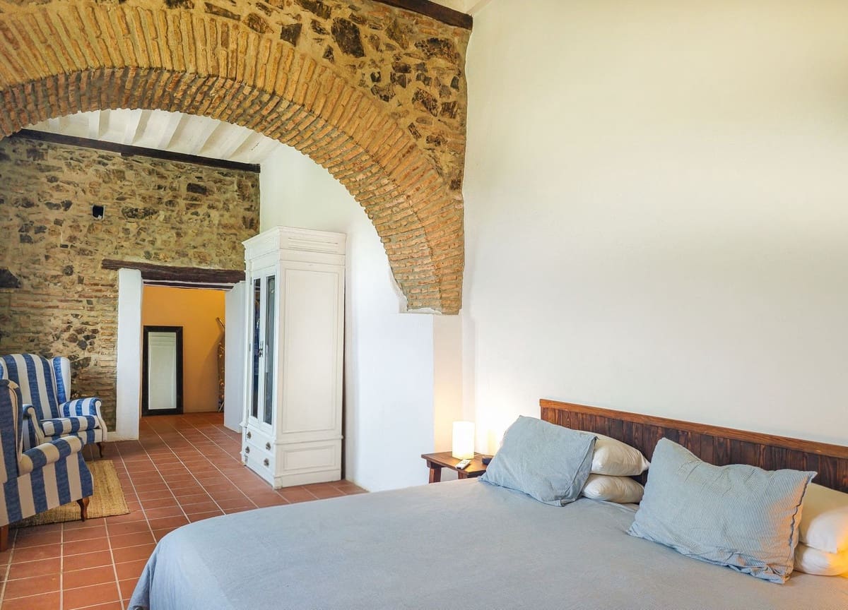 Finca/Casa Rural de 8 habitaciones en Colmenar en venta con piscina garaje - 1.195.000 € (Ref: 9937214)