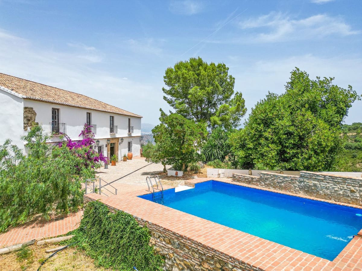 Finca/Casa Rural de 8 habitaciones en Colmenar en venta con piscina garaje - 1.195.000 € (Ref: 9937214)