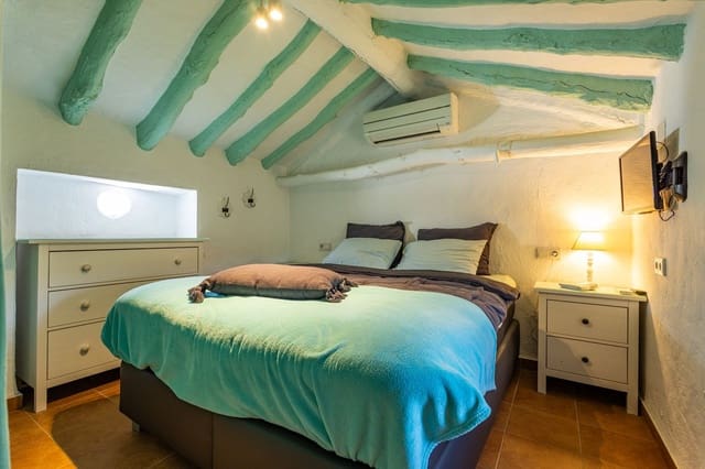 2 chambre Villa/Maison Semi-Mitoyenne à vendre à Villanueva de Algaidas avec piscine - 215 000 € (Ref: 9939254)