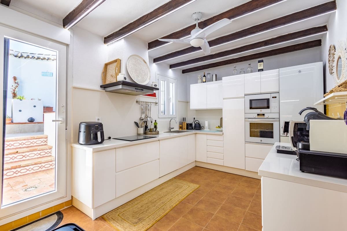 2 soverom Kjedet enebolig til salgs i Villanueva de Algaidas med svømmebasseng - € 215 000 (Ref: 9939254)