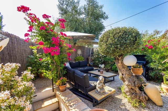2 chambre Villa/Maison Semi-Mitoyenne à vendre à Villanueva de Algaidas avec piscine - 215 000 € (Ref: 9939254)