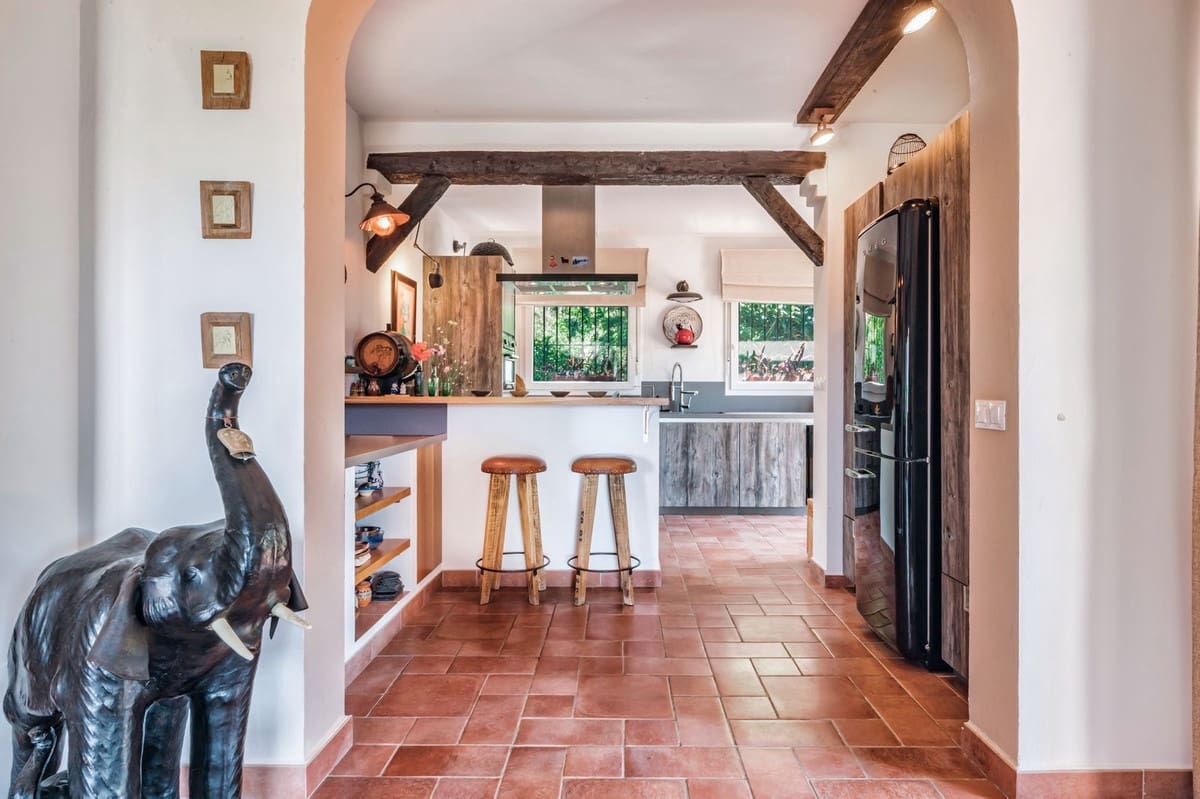 4 quarto Moradia para venda em Canillas de Aceituno com piscina garagem - 695 000 € (Ref: 9941554)