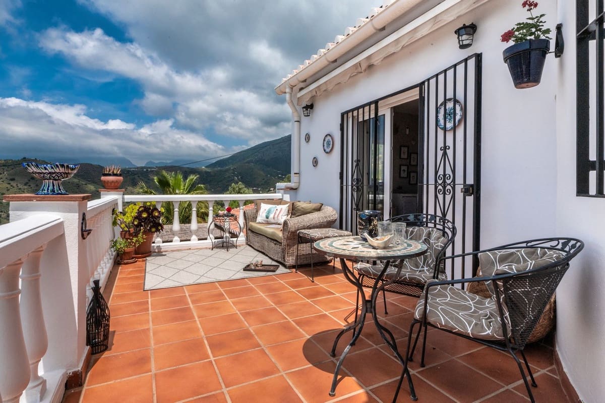 4 quarto Moradia para venda em Canillas de Aceituno com piscina garagem - 695 000 € (Ref: 9941554)