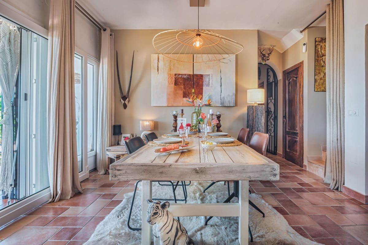 4 quarto Moradia para venda em Canillas de Aceituno com piscina garagem - 695 000 € (Ref: 9941554)