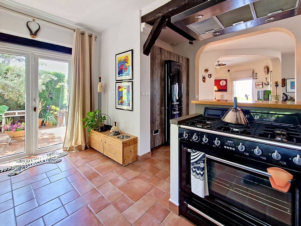 4 quarto Moradia para venda em Canillas de Aceituno com piscina garagem - 695 000 € (Ref: 9941554)