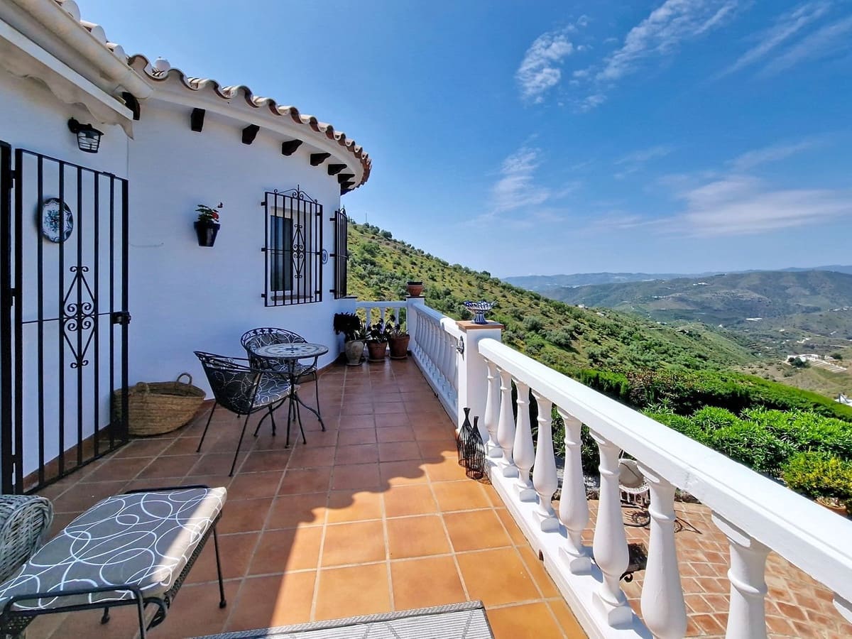 4 quarto Moradia para venda em Canillas de Aceituno com piscina garagem - 695 000 € (Ref: 9941554)