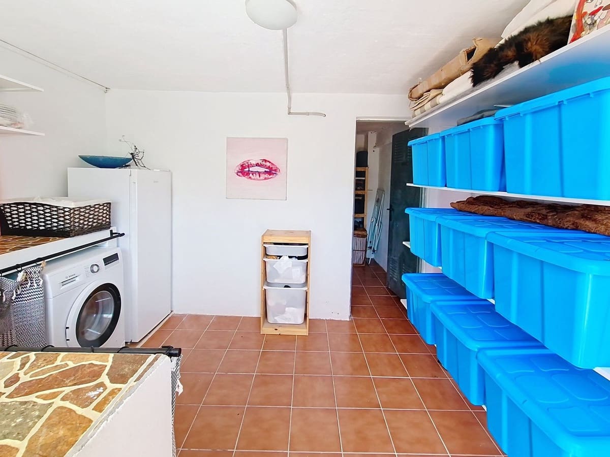 4 bedroom Villa for sale in Canillas de Aceituno with pool garage - € 695,000 (Ref: 9941554)