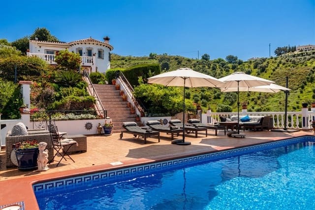 4 soveværelse Villa til salg i Canillas de Aceituno med swimmingpool garage - € 695.000 (Ref: 9941554)