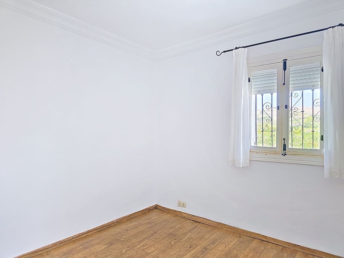 5 soveværelse Finca/Landehus til salg i Salobrena med garage - € 270.000 (Ref: 9944677)