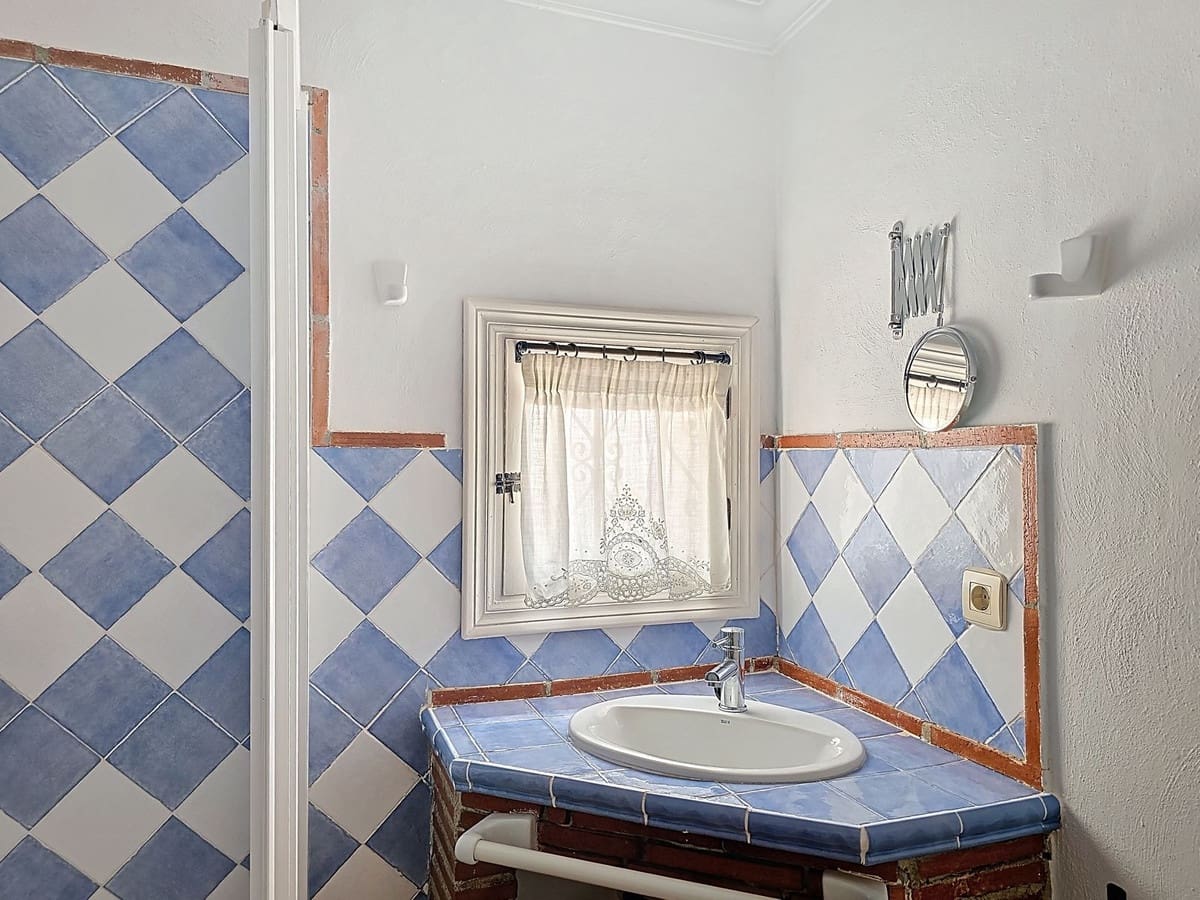 5 soveværelse Finca/Landehus til salg i Salobrena med garage - € 270.000 (Ref: 9944677)