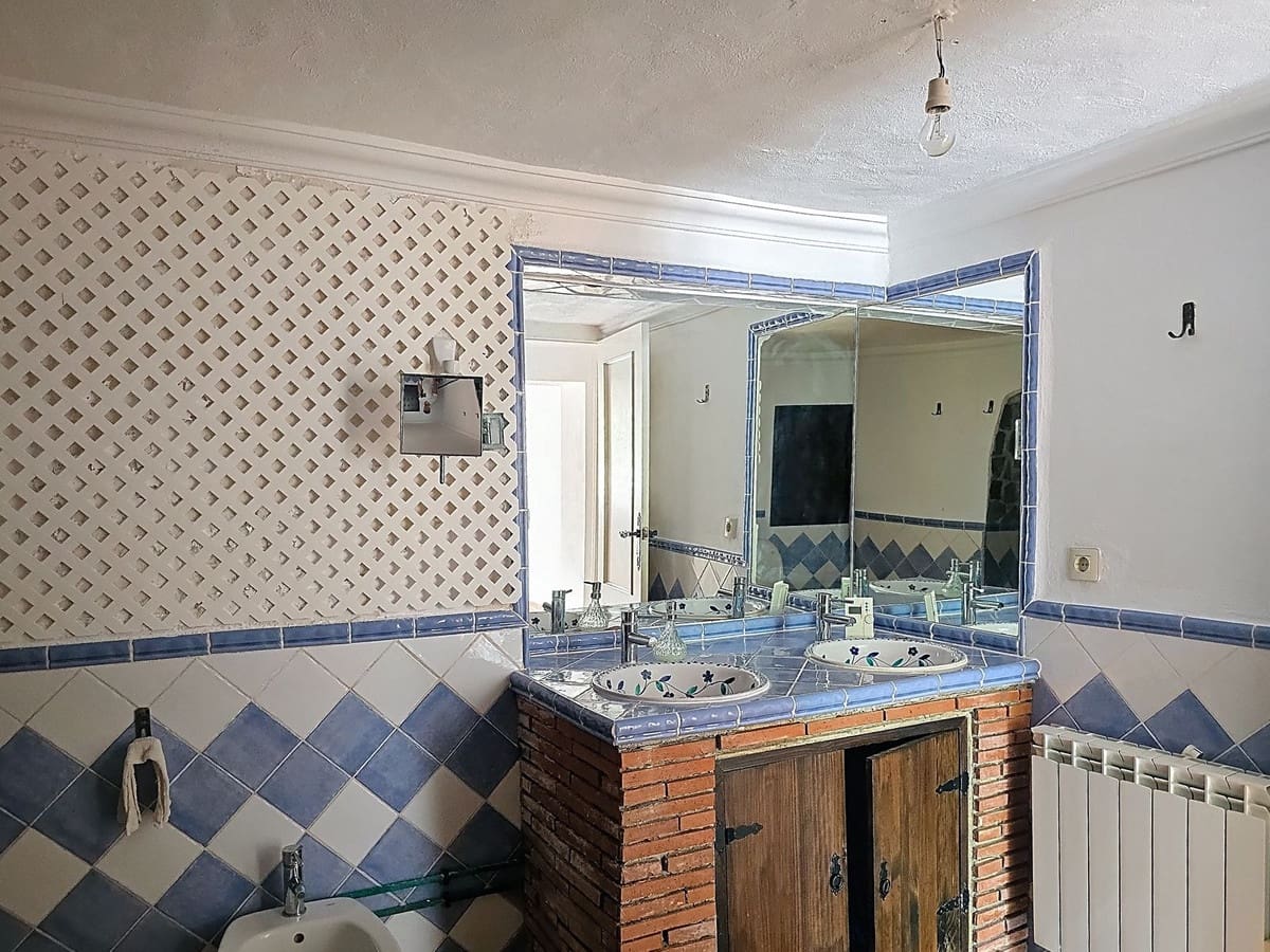 5 soveværelse Finca/Landehus til salg i Salobrena med garage - € 270.000 (Ref: 9944677)