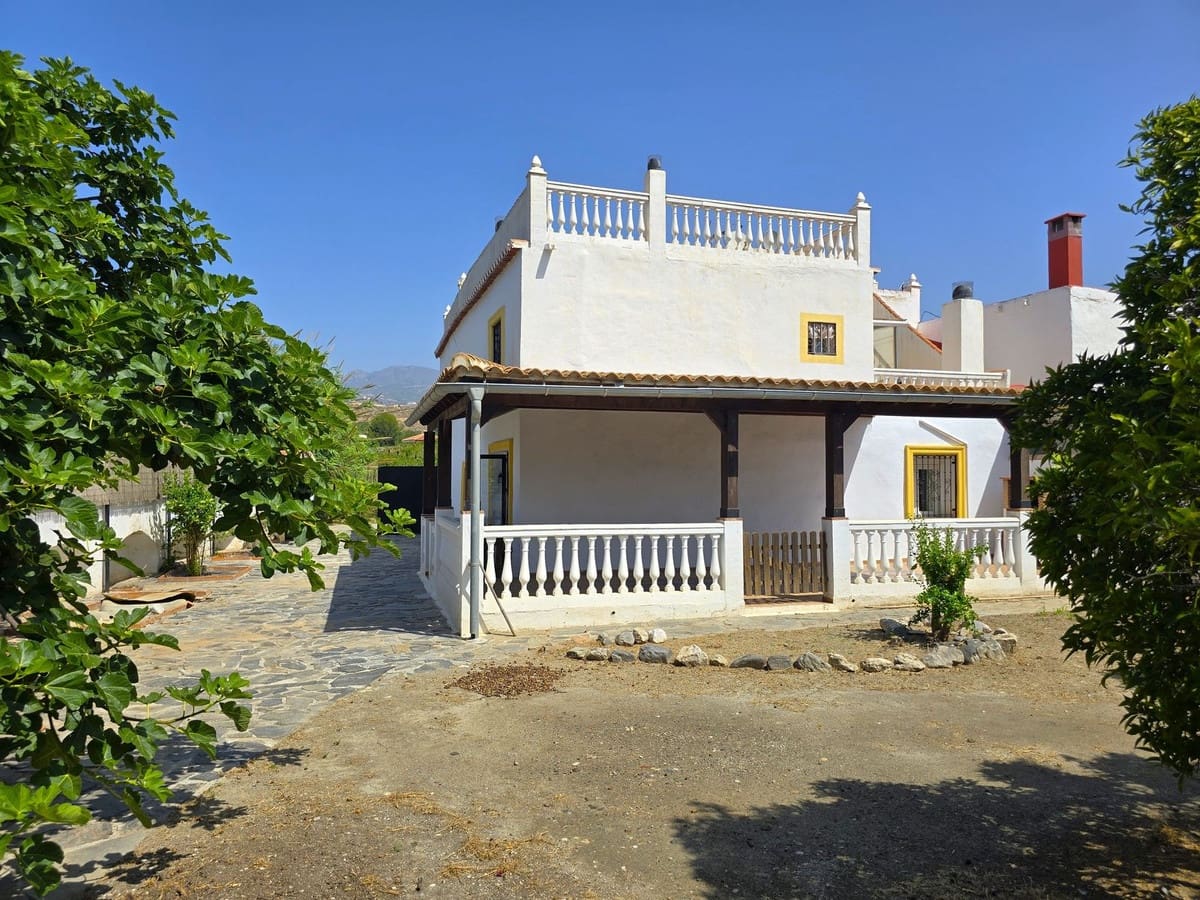 5 soveværelse Finca/Landehus til salg i Salobrena med garage - € 270.000 (Ref: 9944677)
