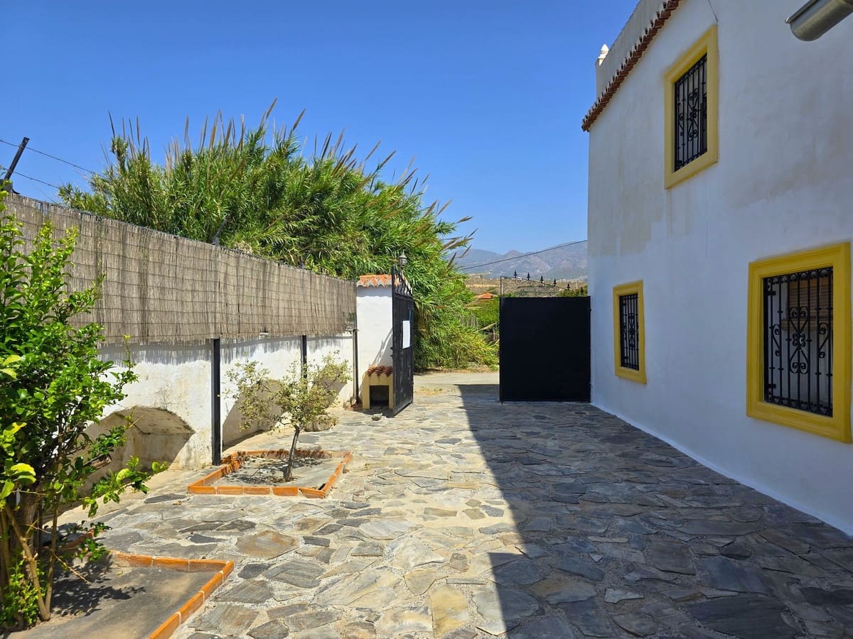 5 soveværelse Finca/Landehus til salg i Salobrena med garage - € 270.000 (Ref: 9944677)