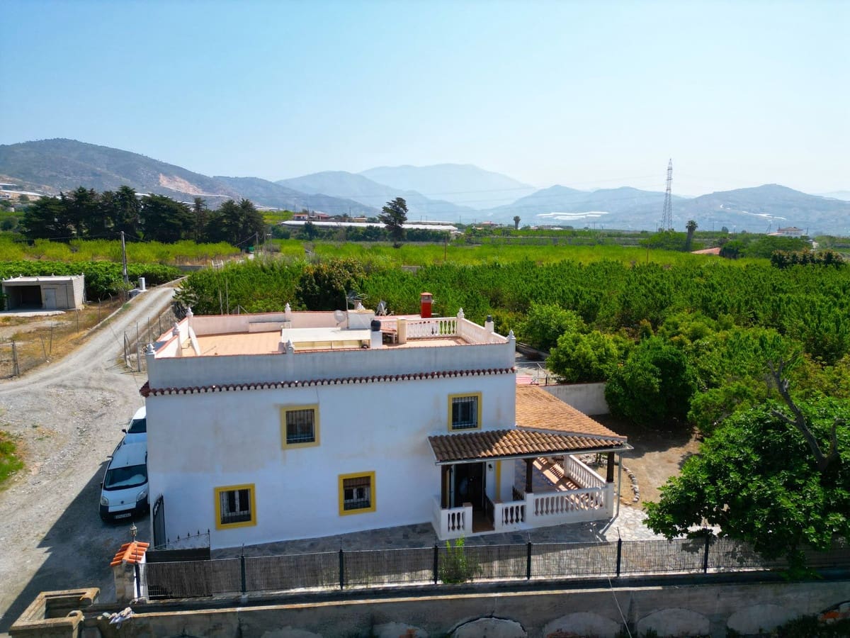 5 soveværelse Finca/Landehus til salg i Salobrena med garage - € 270.000 (Ref: 9944677)