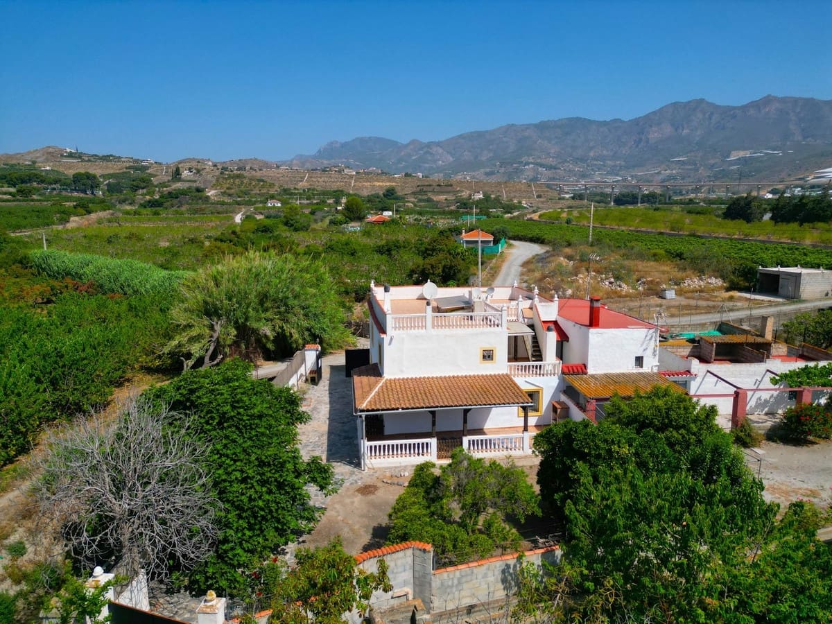 5 soveværelse Finca/Landehus til salg i Salobrena med garage - € 270.000 (Ref: 9944677)