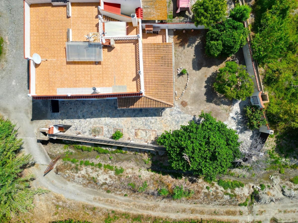 5 soveværelse Finca/Landehus til salg i Salobrena med garage - € 270.000 (Ref: 9944677)