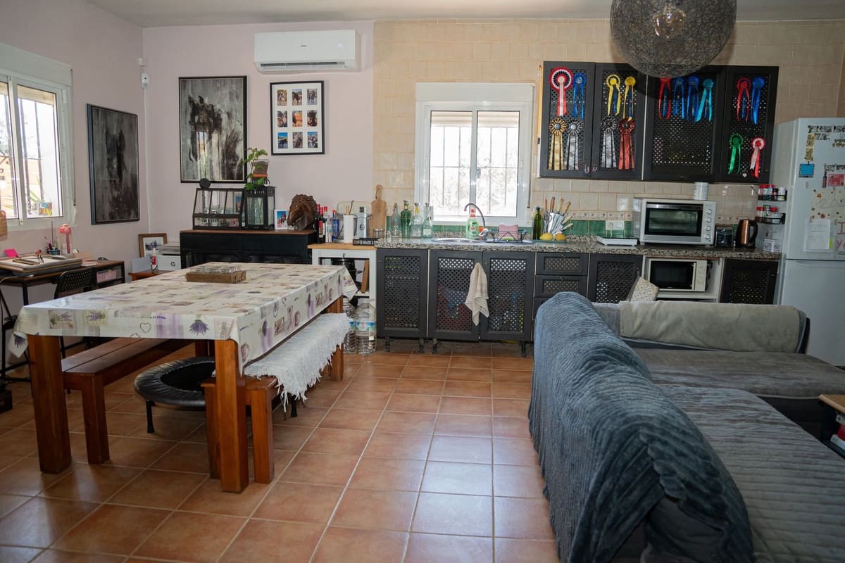 2 soveværelse Finca/Landehus til salg i Alora med swimmingpool - € 186.000 (Ref: 9944678)