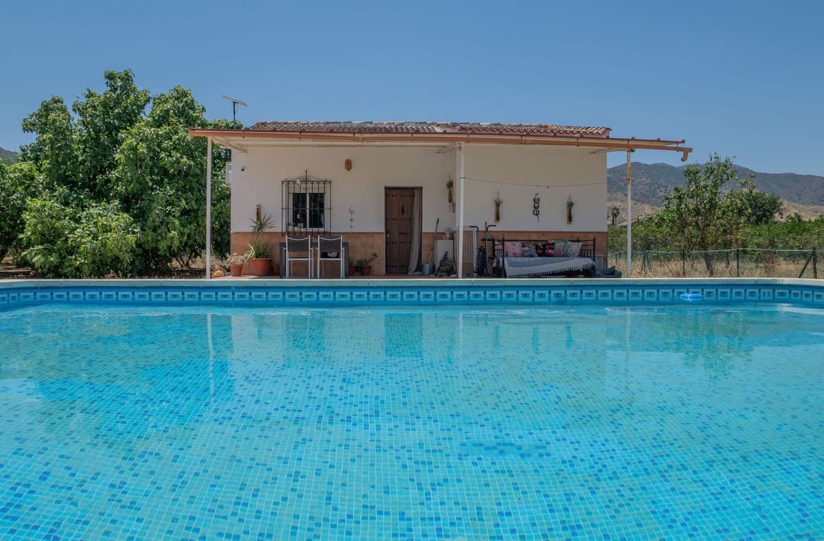 2 bedroom Finca/Country House for sale in Alora with pool - € 186,000 (Ref: 9944678)