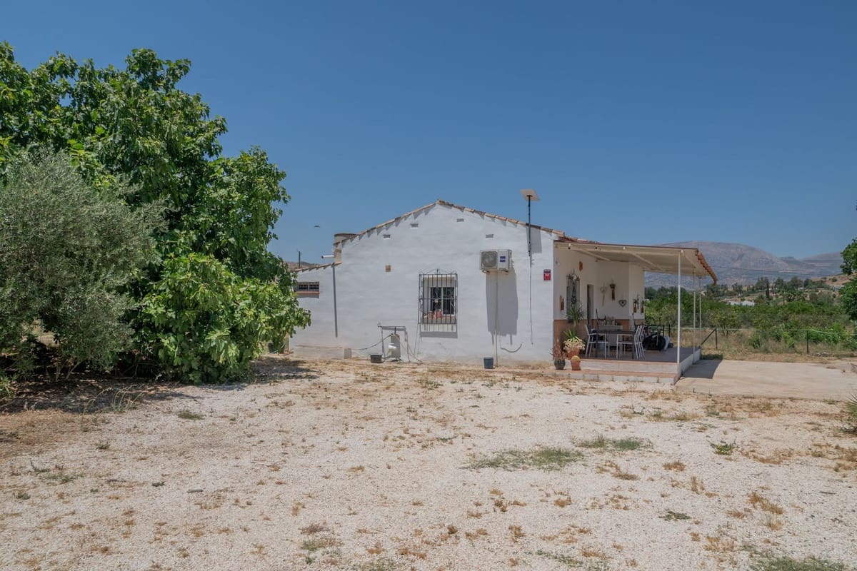 2 bedroom Finca/Country House for sale in Alora with pool - € 186,000 (Ref: 9944678)