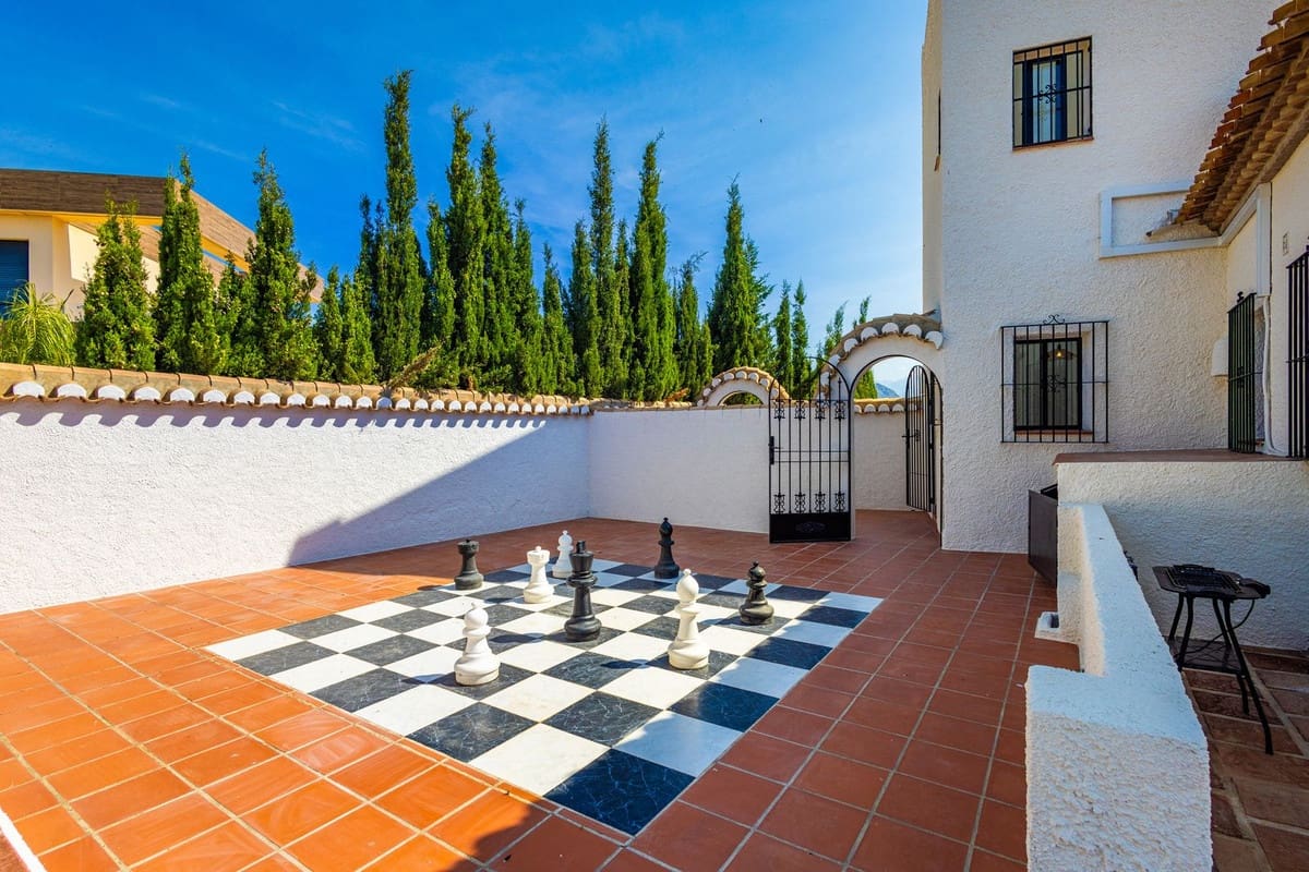 4 soverom Villa til salgs i Salobrena med svømmebasseng garasje - € 749 000 (Ref: 9946949)