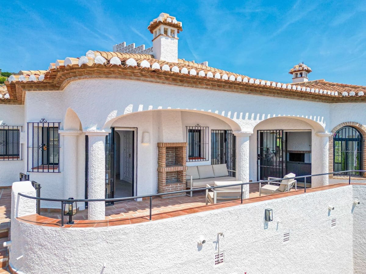 4 soverom Villa til salgs i Salobrena med svømmebasseng garasje - € 749 000 (Ref: 9946949)