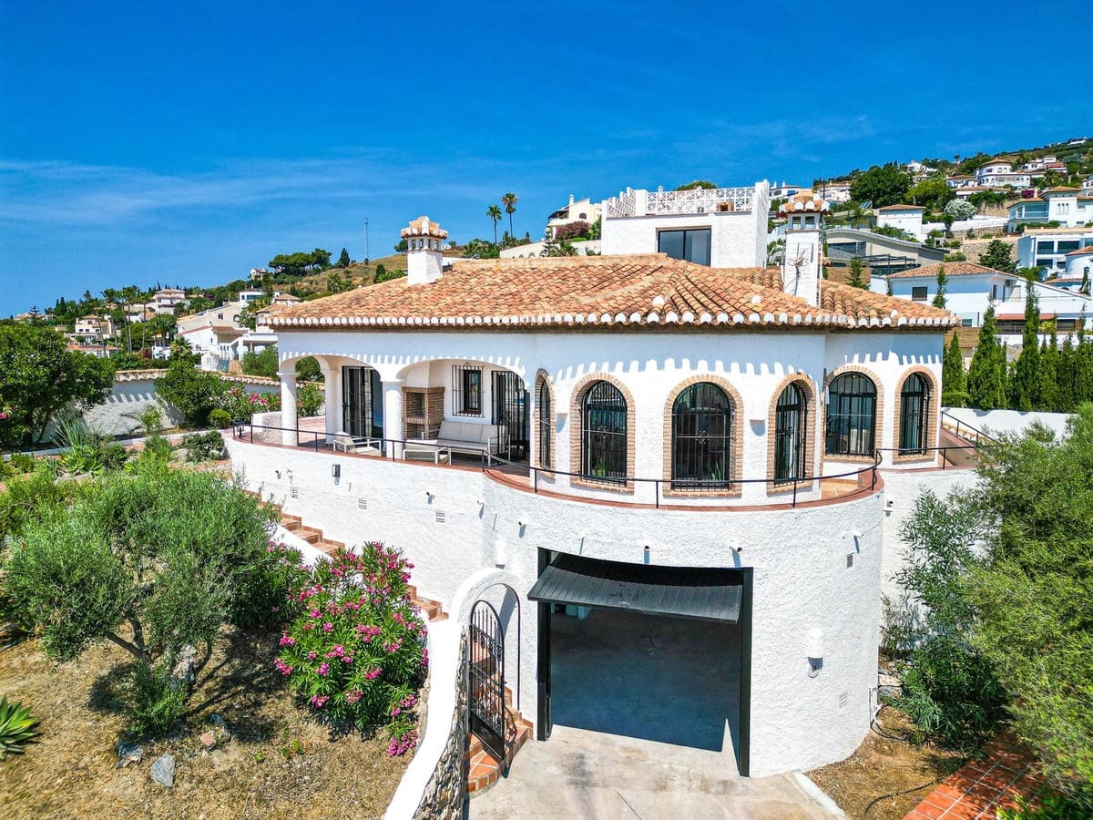 4 soverom Villa til salgs i Salobrena med svømmebasseng garasje - € 749 000 (Ref: 9946949)