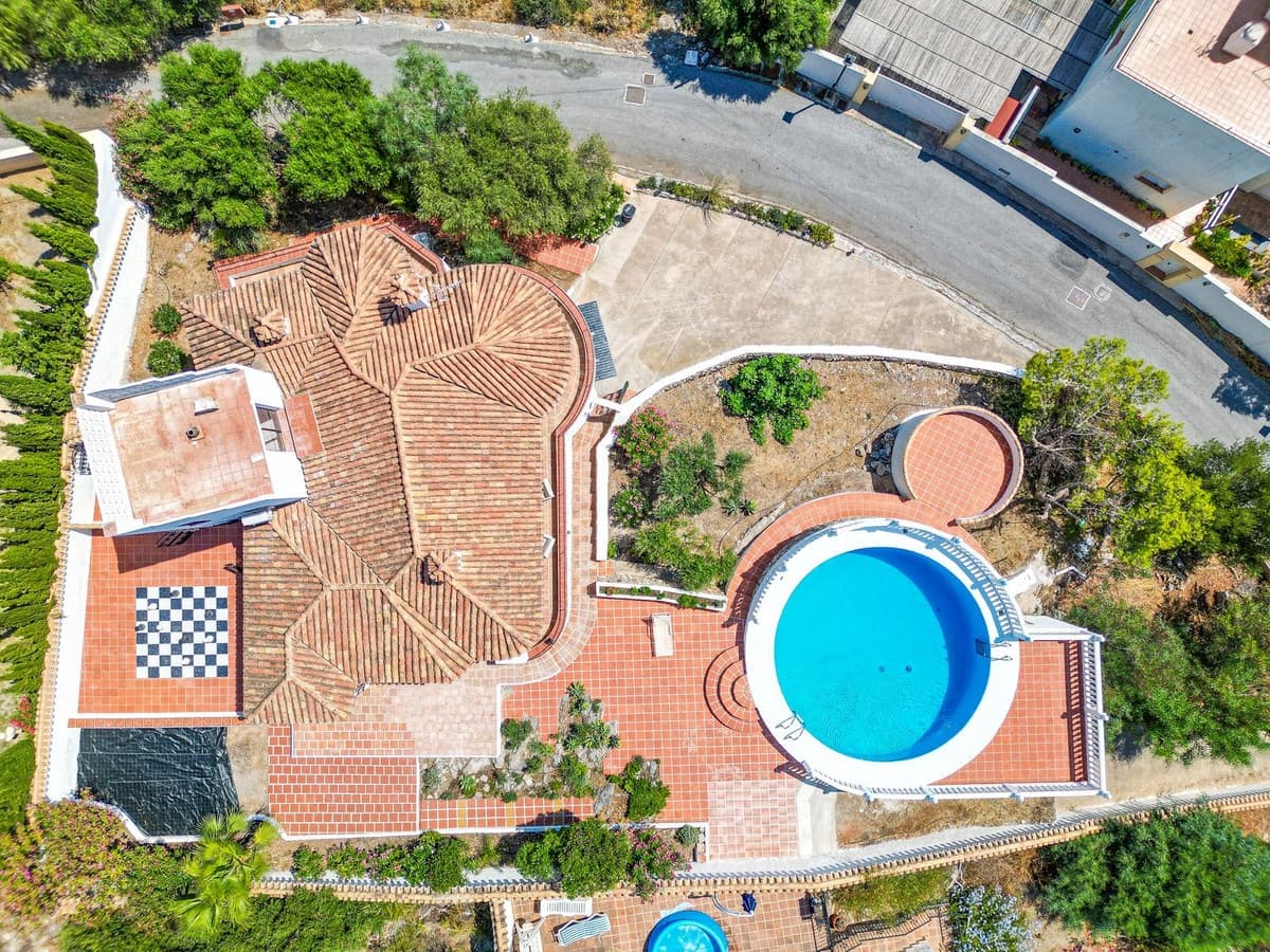 4 soverom Villa til salgs i Salobrena med svømmebasseng garasje - € 749 000 (Ref: 9946949)