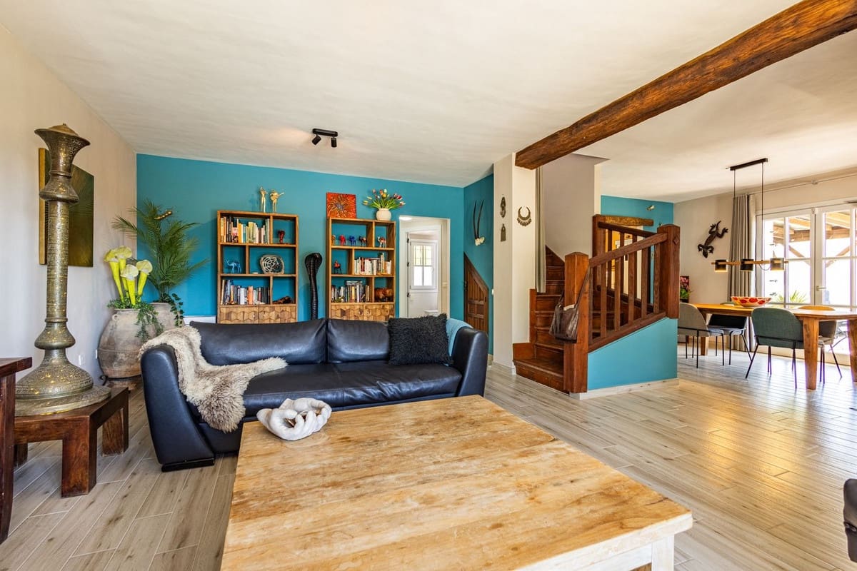 Chalet de 4 habitaciones en Alcaucín en venta con piscina garaje - 499.000 € (Ref: 9954599)