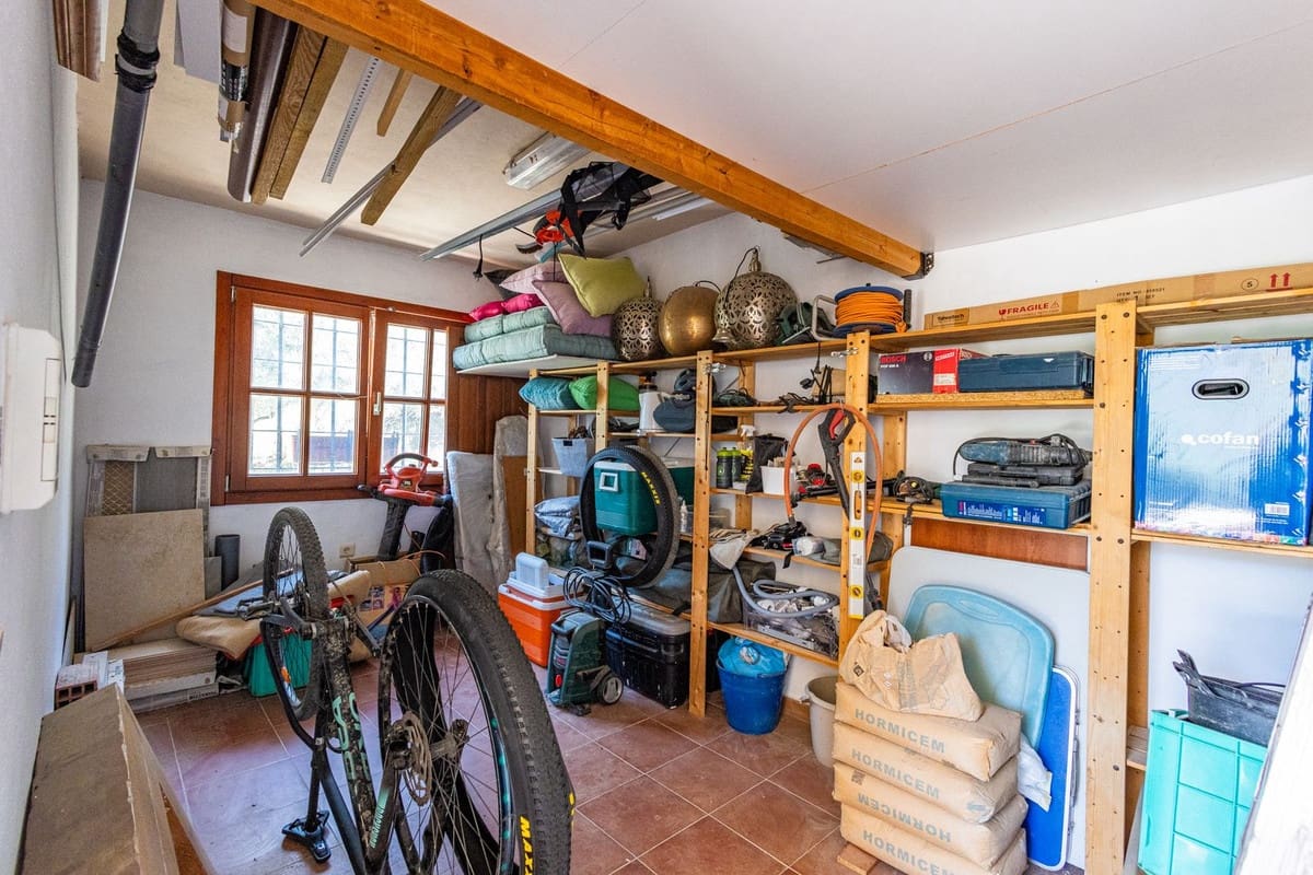 Chalet de 4 habitaciones en Alcaucín en venta con piscina garaje - 499.000 € (Ref: 9954599)
