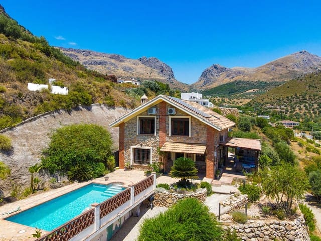 4 soverom Villa til salgs i Alcaucín med svømmebasseng garasje - € 499 000 (Ref: 9954599)