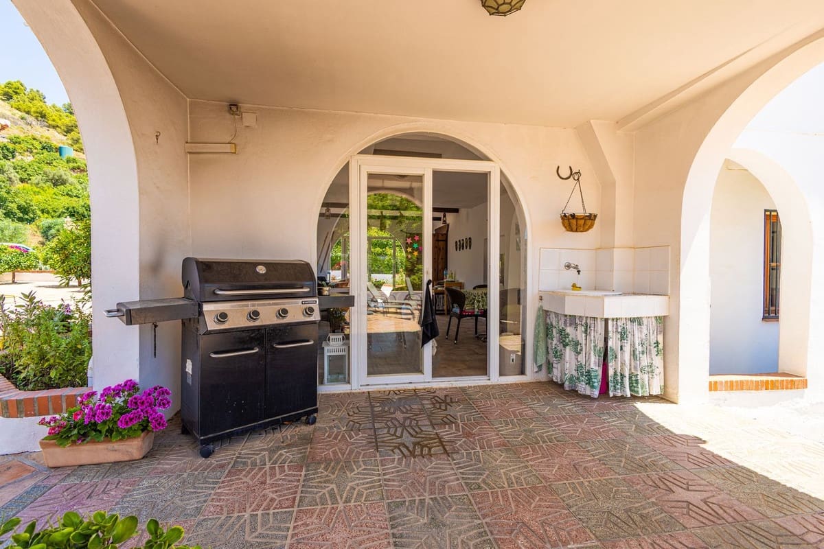 6 quarto Quinta/Casa Rural para venda em Canillas de Albaida com piscina garagem - 1 195 000 € (Ref: 9955532)