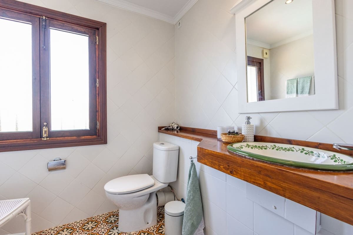 6 quarto Quinta/Casa Rural para venda em Canillas de Albaida com piscina garagem - 1 195 000 € (Ref: 9955532)