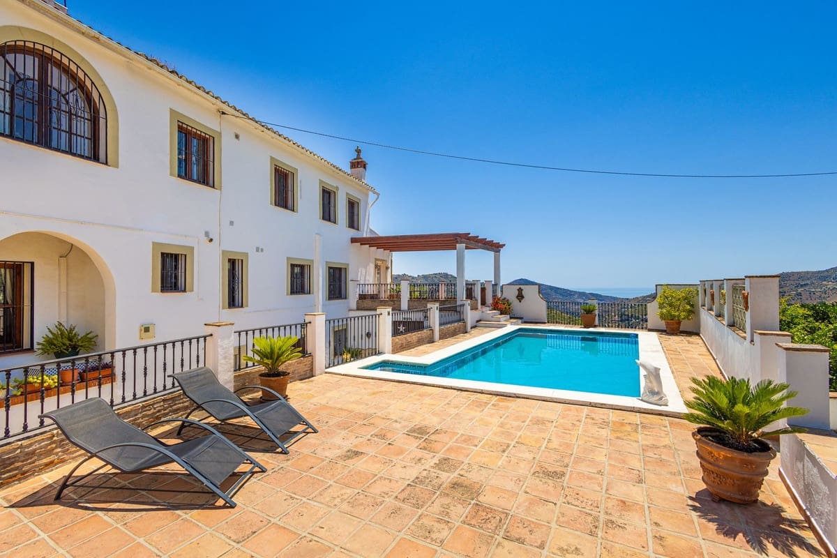 6 quarto Quinta/Casa Rural para venda em Canillas de Albaida com piscina garagem - 1 195 000 € (Ref: 9955532)