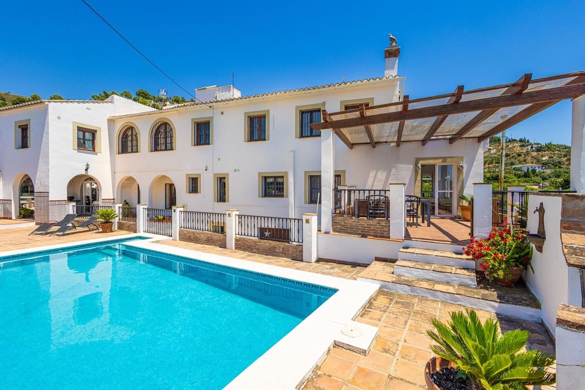 6 quarto Quinta/Casa Rural para venda em Canillas de Albaida com piscina garagem - 1 195 000 € (Ref: 9955532)