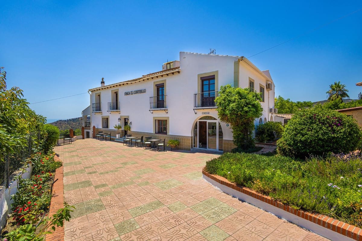 6 quarto Quinta/Casa Rural para venda em Canillas de Albaida com piscina garagem - 1 195 000 € (Ref: 9955532)