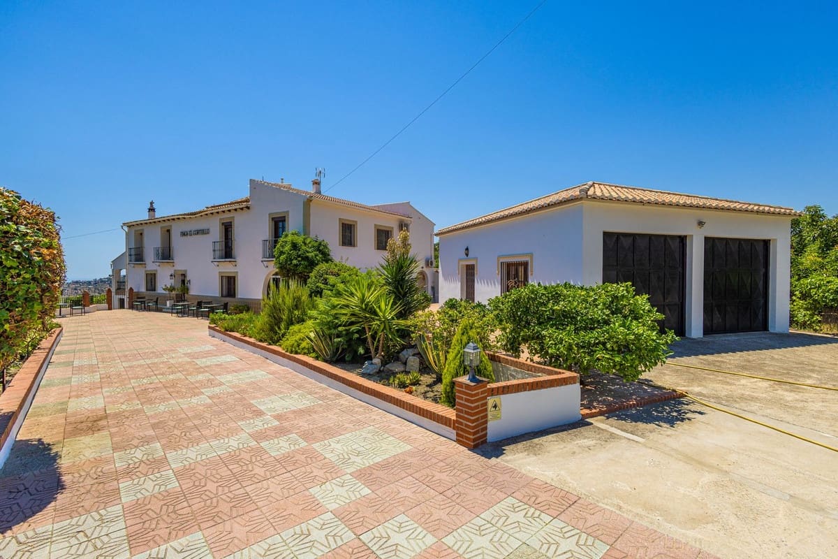 6 quarto Quinta/Casa Rural para venda em Canillas de Albaida com piscina garagem - 1 195 000 € (Ref: 9955532)