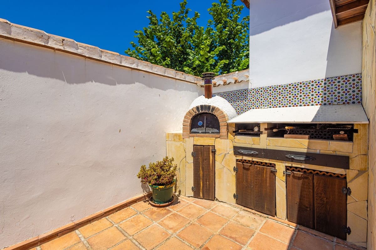 6 quarto Quinta/Casa Rural para venda em Canillas de Albaida com piscina garagem - 1 195 000 € (Ref: 9955532)