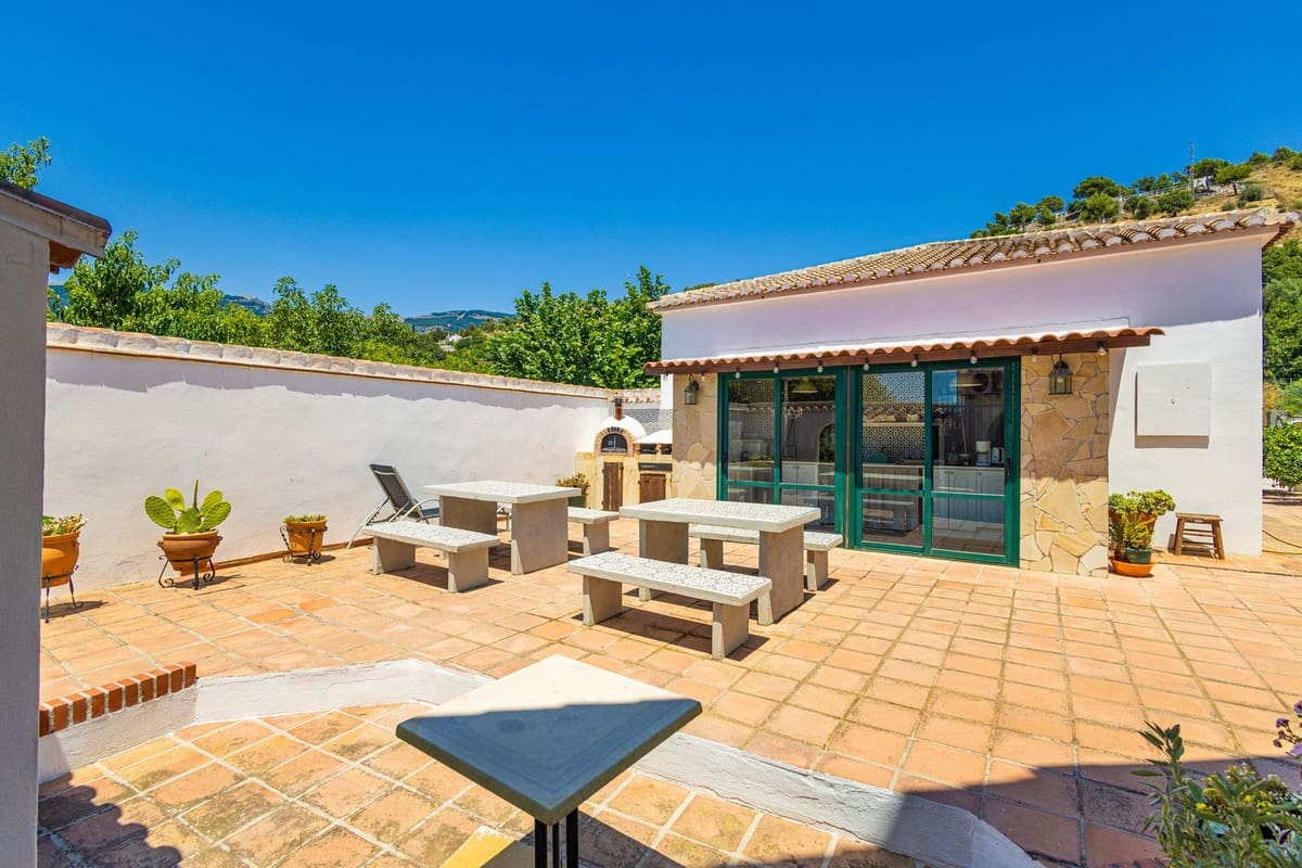6 quarto Quinta/Casa Rural para venda em Canillas de Albaida com piscina garagem - 1 195 000 € (Ref: 9955532)