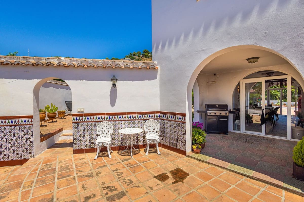 6 quarto Quinta/Casa Rural para venda em Canillas de Albaida com piscina garagem - 1 195 000 € (Ref: 9955532)