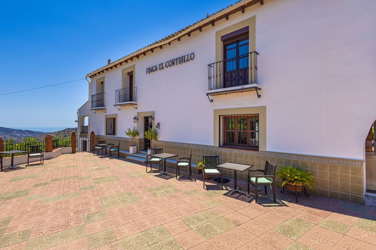 6 quarto Quinta/Casa Rural para venda em Canillas de Albaida com piscina garagem - 1 195 000 € (Ref: 9955532)