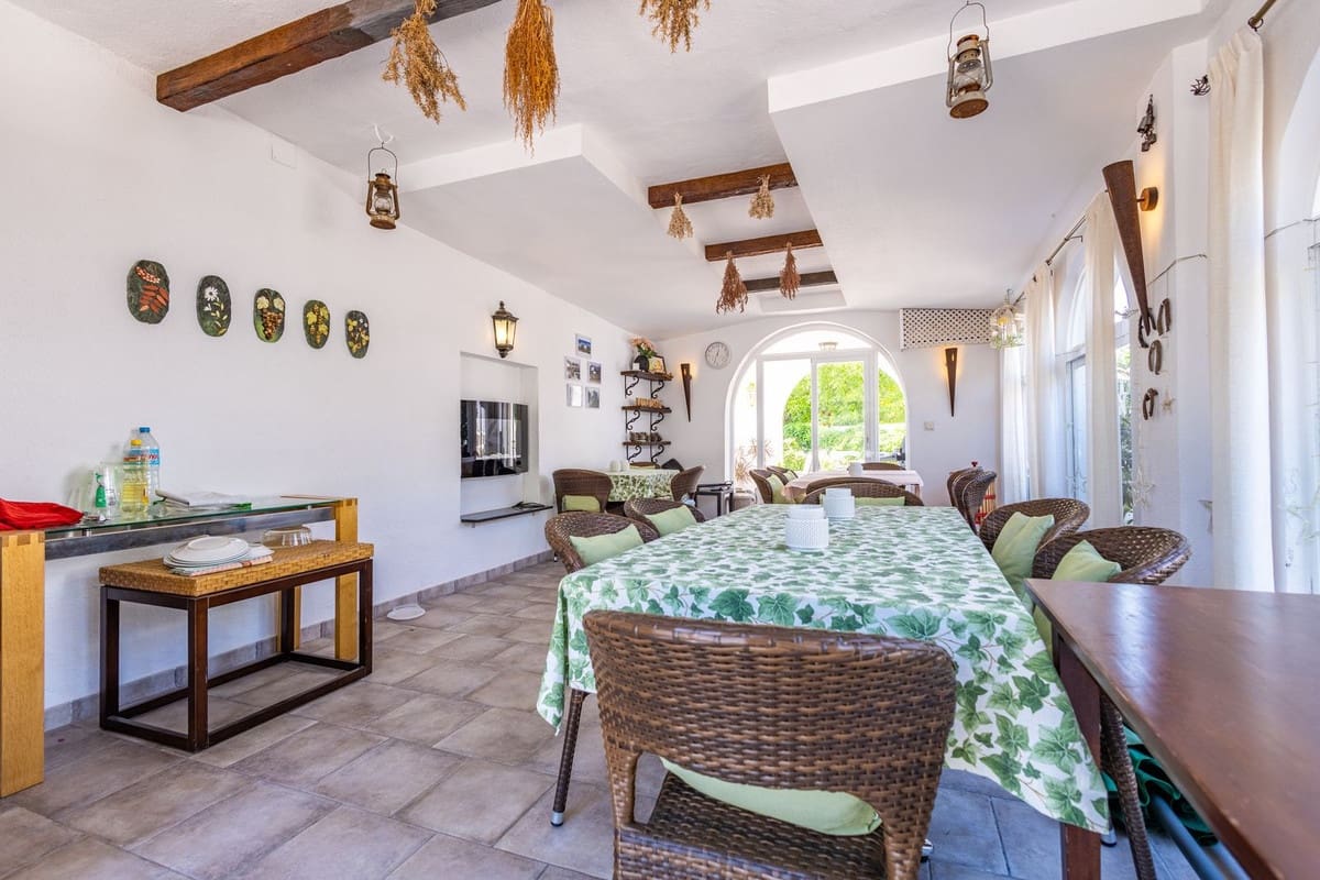 6 quarto Quinta/Casa Rural para venda em Canillas de Albaida com piscina garagem - 1 195 000 € (Ref: 9955532)