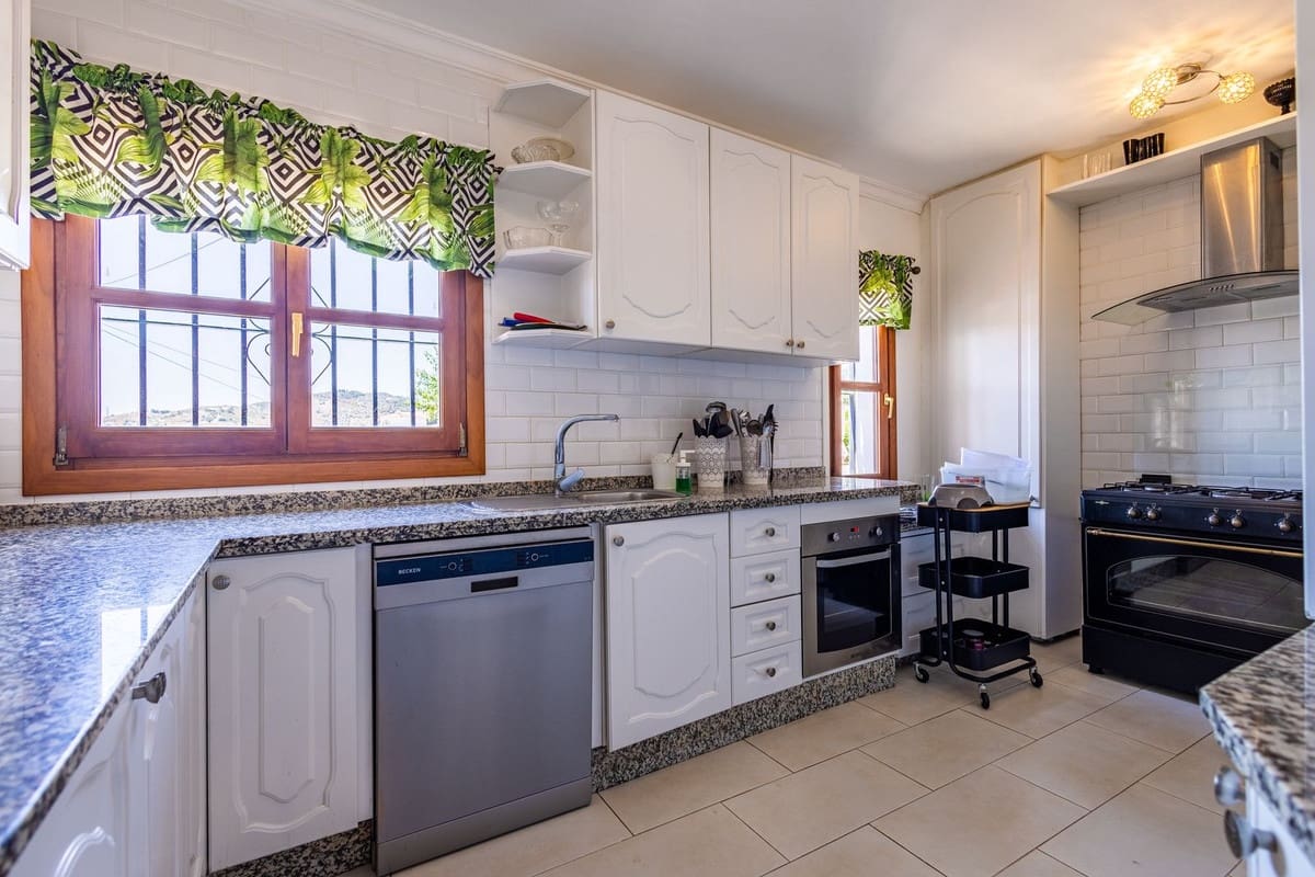 6 quarto Quinta/Casa Rural para venda em Canillas de Albaida com piscina garagem - 1 195 000 € (Ref: 9955532)