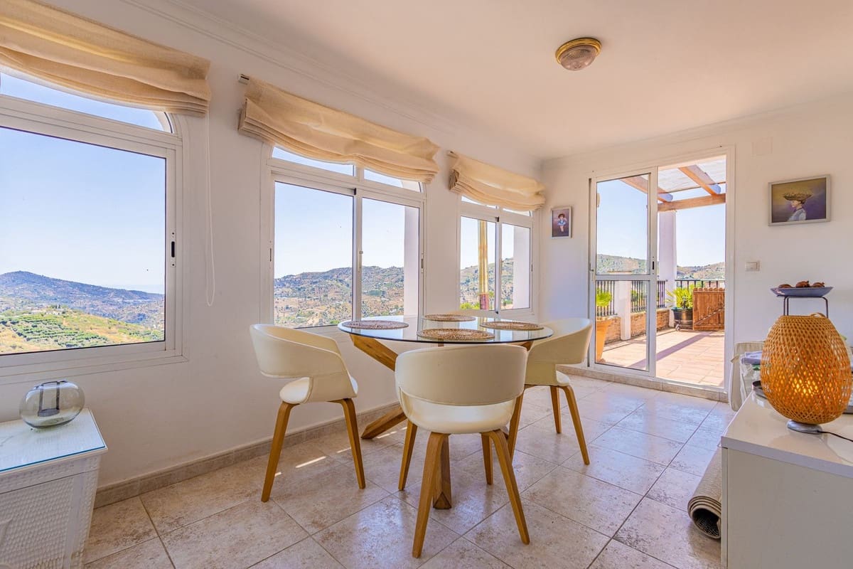 6 quarto Quinta/Casa Rural para venda em Canillas de Albaida com piscina garagem - 1 195 000 € (Ref: 9955532)
