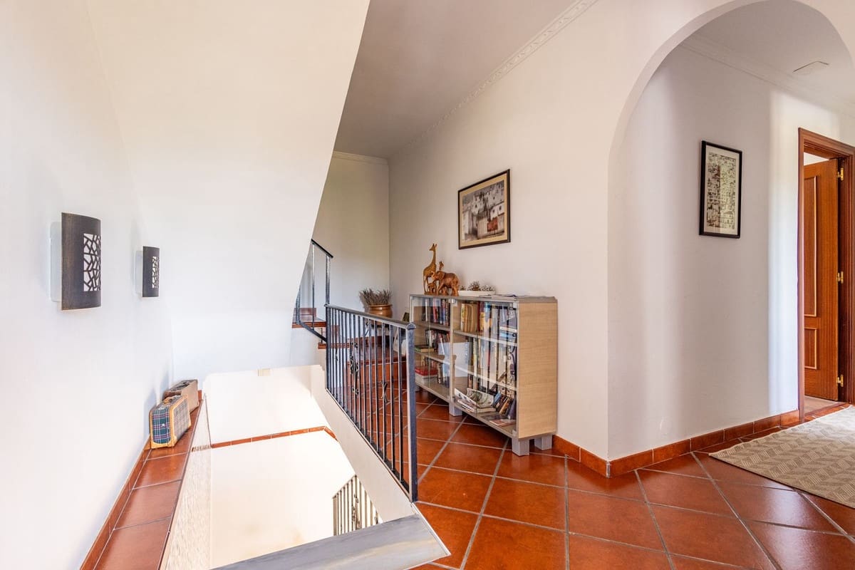 6 quarto Quinta/Casa Rural para venda em Canillas de Albaida com piscina garagem - 1 195 000 € (Ref: 9955532)