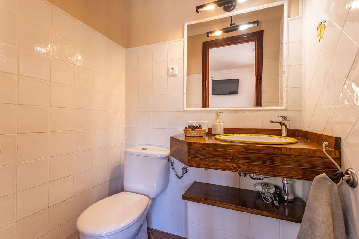 6 quarto Quinta/Casa Rural para venda em Canillas de Albaida com piscina garagem - 1 195 000 € (Ref: 9955532)